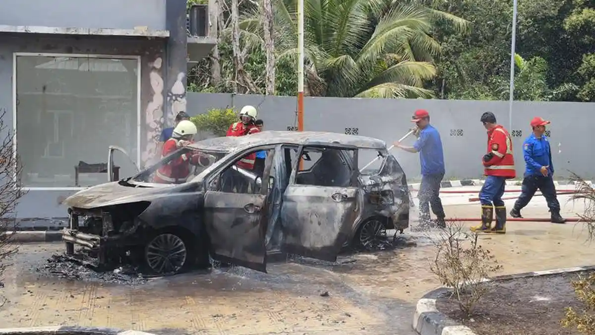 Damkar Sebut Ada Jeriken Berisi BBM dalam Mobil yang Terbakar di SPBU Perawas Belitung