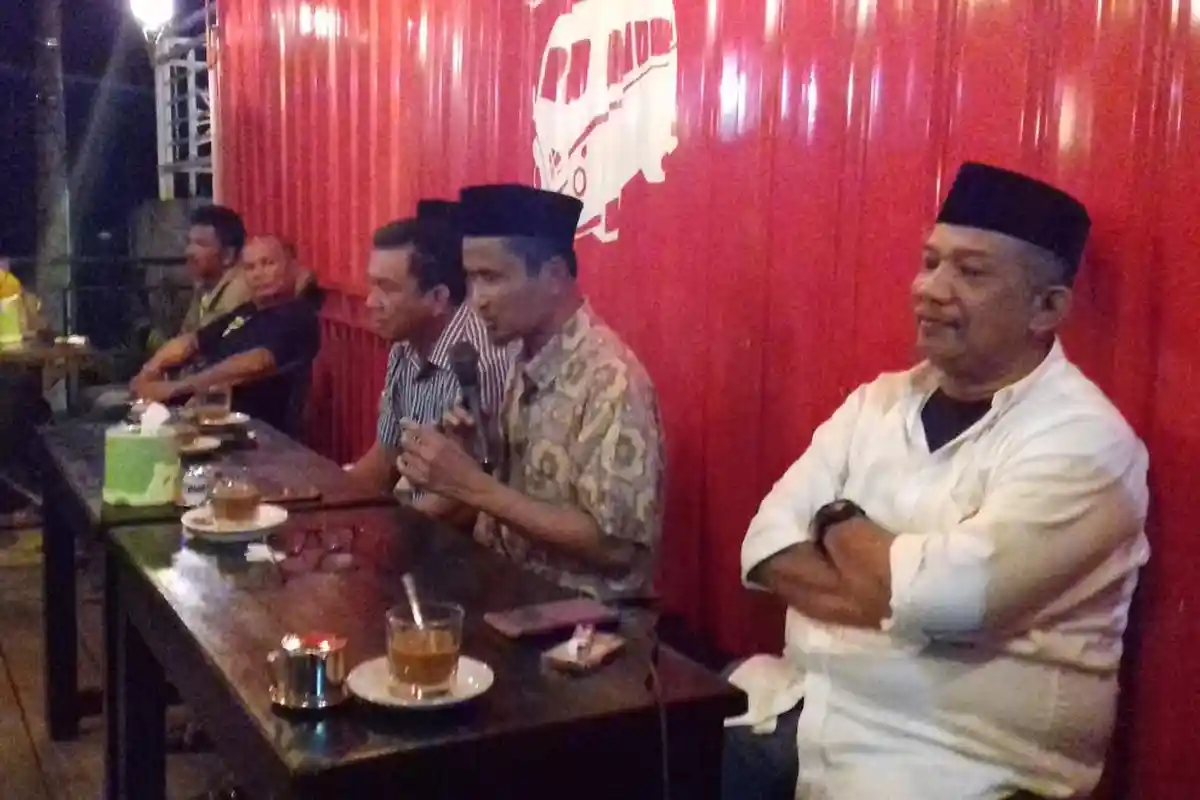 Aziz Janji Naikkan Gaji Imam Desa 1.000 Persen