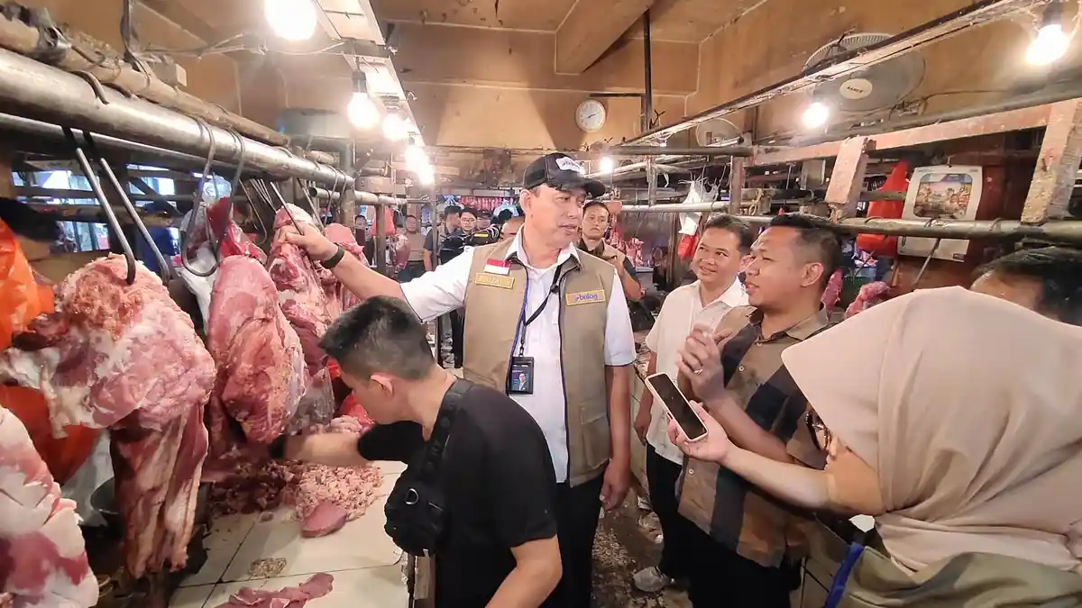 Sidak Pasar Grogol Jakarta, Bos Bulog Sebut Harga Beras Stabil, Daging Sapi dan Cabai Mahal