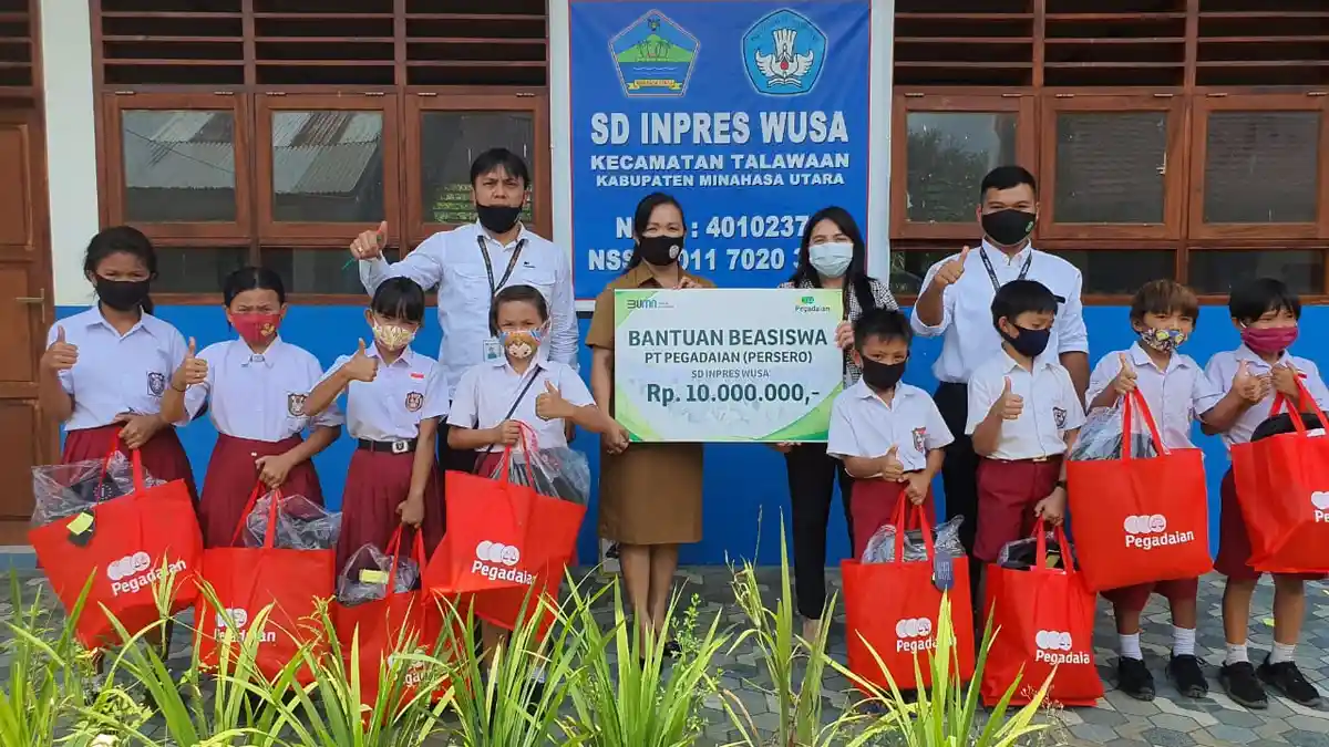 Pegadaian Kanwil V Manado Beri Beasiswa bagi 100 Anak SD dari Keluarga Kurang Mampu di Minut