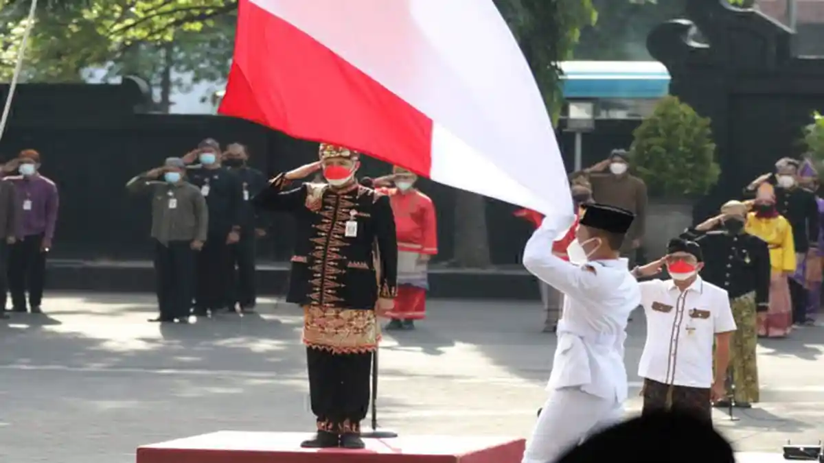 Ganjar Pranowo Senang Dikelilingi Pemuda-Pemudi dari Berbagai Suku