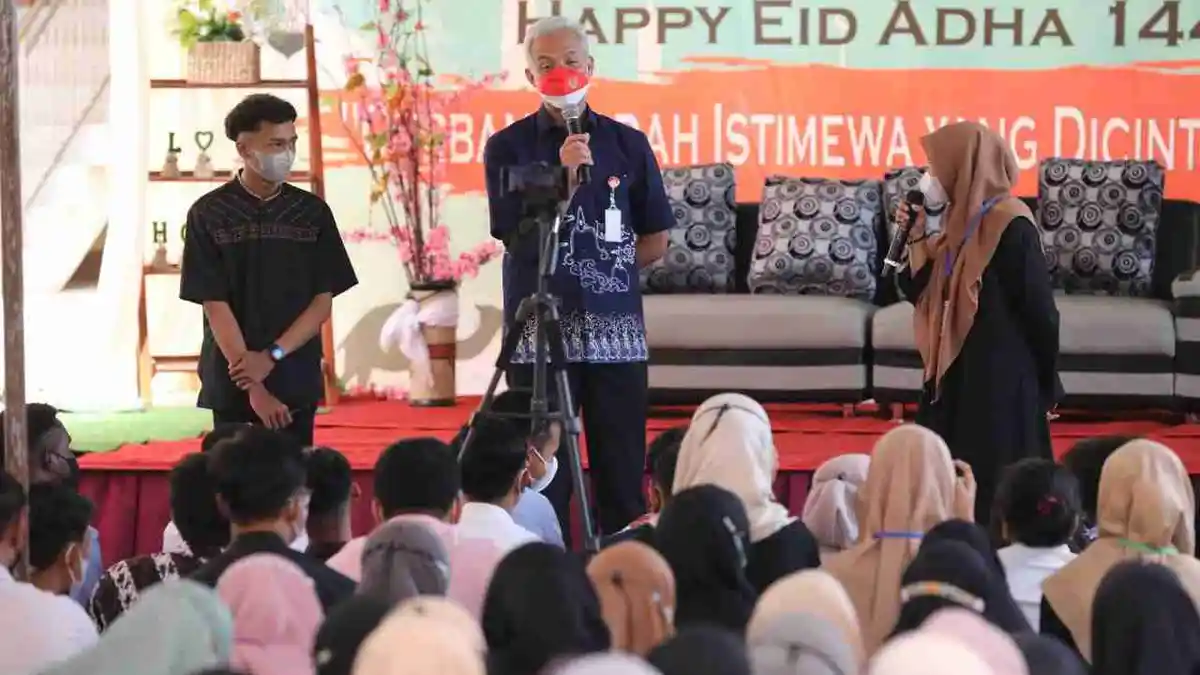 Ganjar Kunjungi SMK di Magelang yang Setiap Tahun Lulusannya Dikirim Bekerja di Luar Negeri