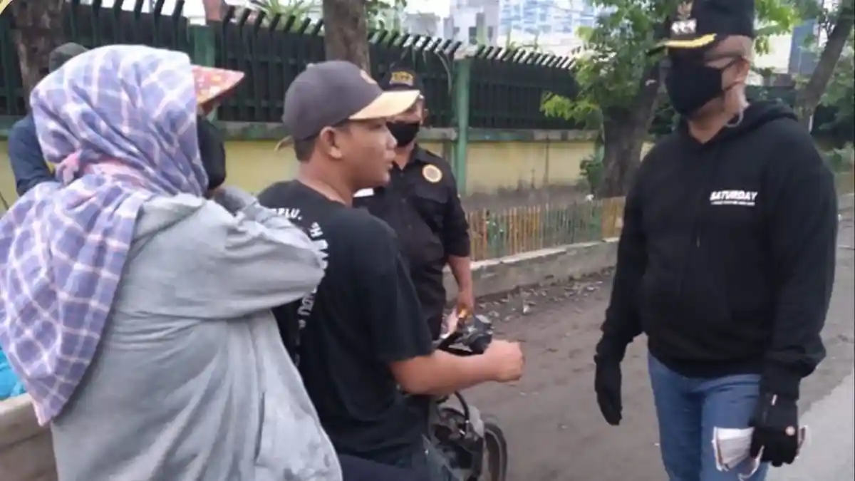 Hari Terakhir Razia Asmara Subuh di Medan, Petugas Bagikan Ribuan Masker
