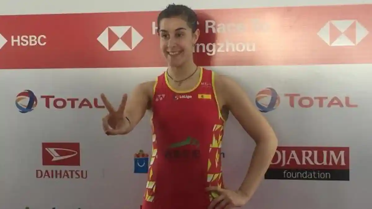 Putri KW Idolakan Carolina Marin: Dari Tiru Cara Bermain Sampai Teriakannya  