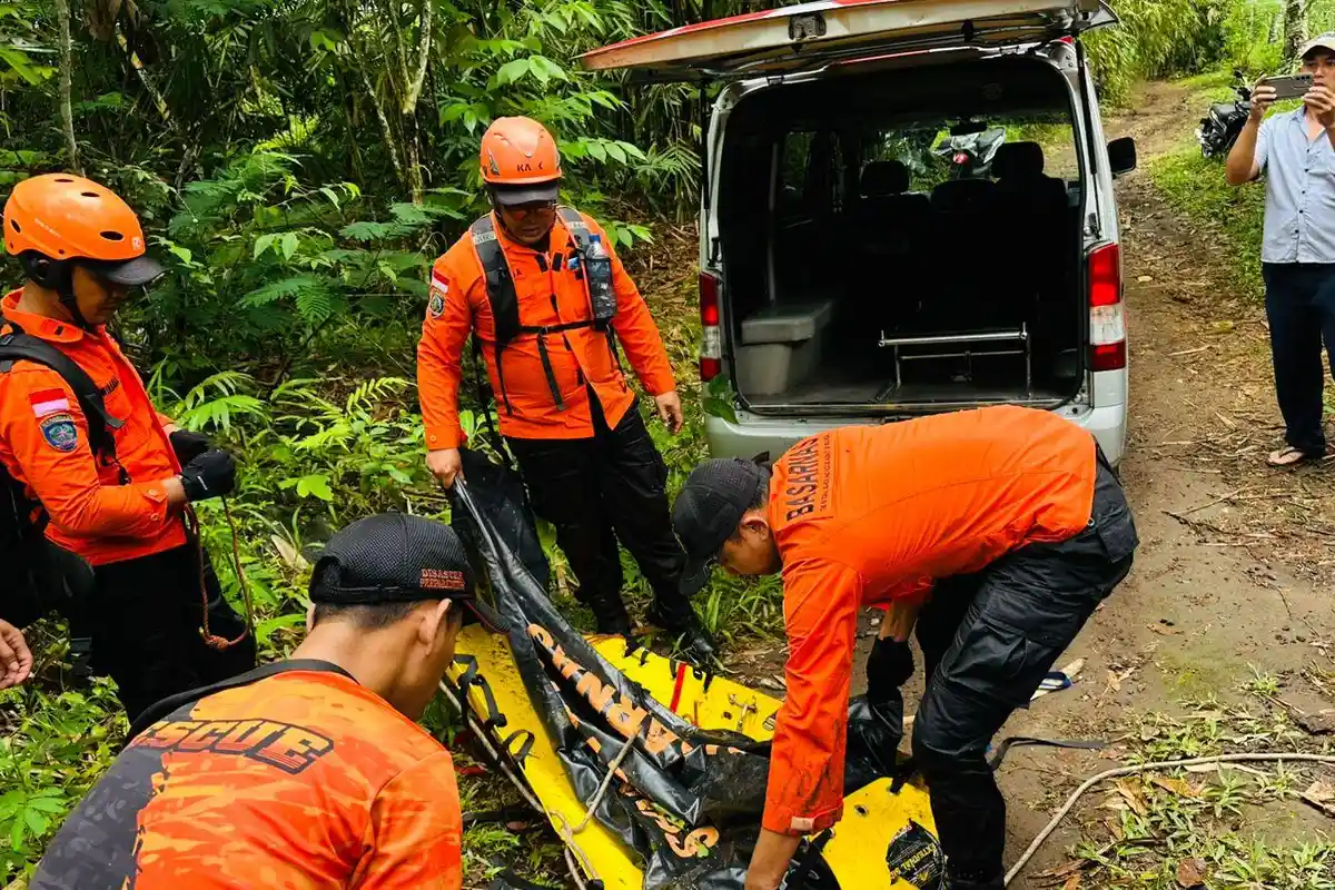 JENAZAH Dadong Retu Ditemukan di Jurang Sedalam 30 Meter, Tim SAR Endus Bau Amis Menyengat di TKP!