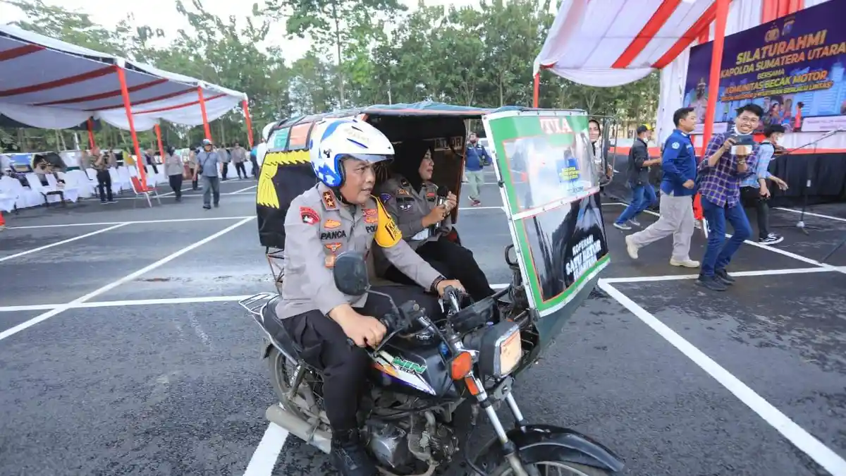 Kapolda Sumut Bawa Becak Bermotor Ajak Masyarakat Tertib Lalulintas