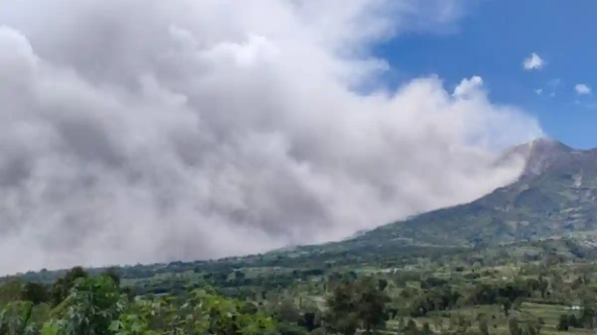 UPDATE Erupsi Gunung Merapi, 11 Kecamatan di Magelang Jateng Terdampak Abu Guguran Awan Panas