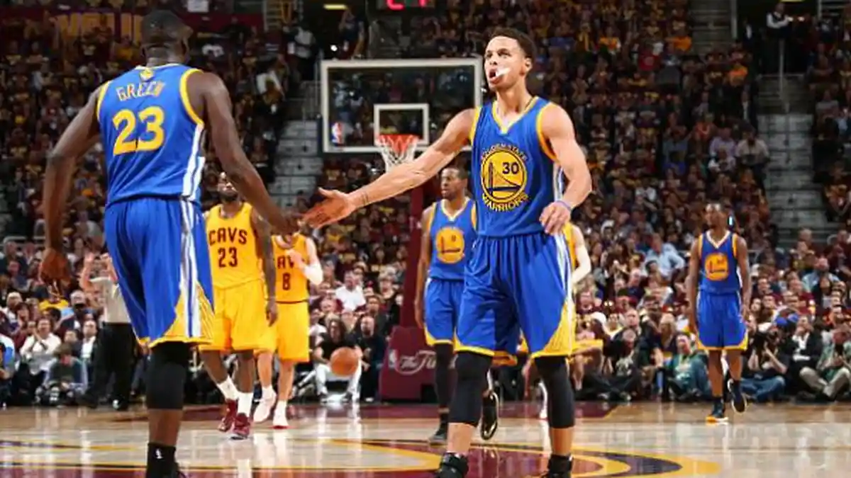 Stephen Curry Bawa Golden State Warriors Samakan Skor Jadi 2-2 Lawan Cleveland  Cavaliers