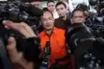 Tersangka Budi Mulya Usai Menandatangani P21 di KPK