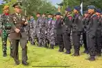 Dandim-0911Nunukan-melakukan-pengecekan-pasukan-di-HUT-ke-79-TNI.jpg