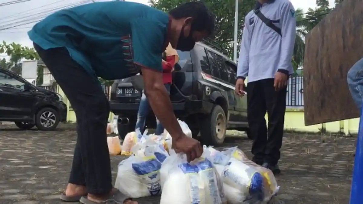 Sebanyak 800 Paket Sembako Subsidi Disalurkan Kepada Masyarakat Muara Bulian