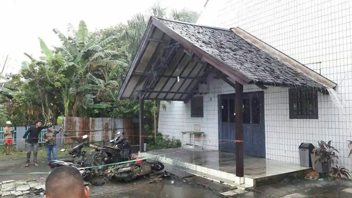 Tanggapi Bom di Samarinda, Fahri Hamzah: Masyarakat Jangan Terprovokasi - bom-meledak-di-gereja-oikumene-di-samarinda-13-nov_20161113_122013.jpg