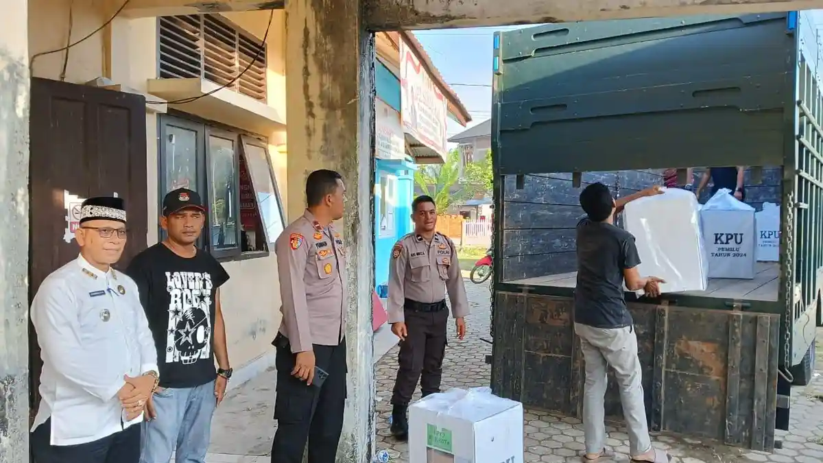 Polisi Kawal Pergeseran Logistik Pemilu 2024 di Aceh Jaya