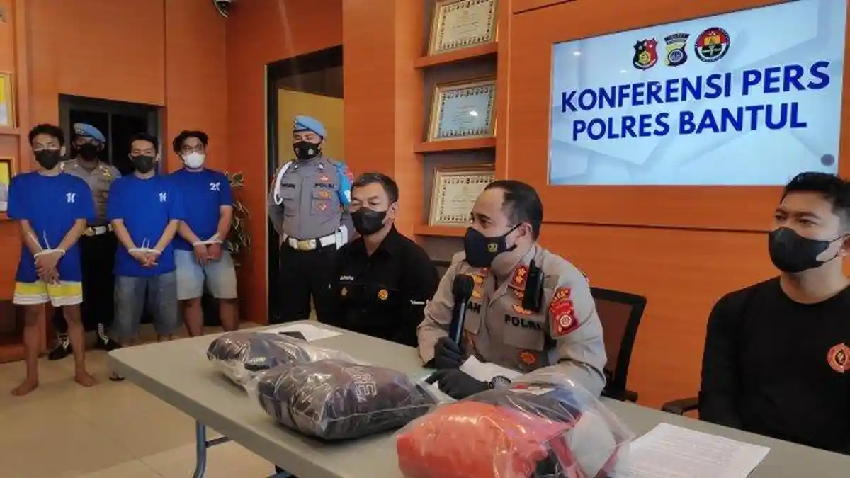 Polisi Tangkap 3 Pelaku Perusakan Mobil Mercy di Bantul