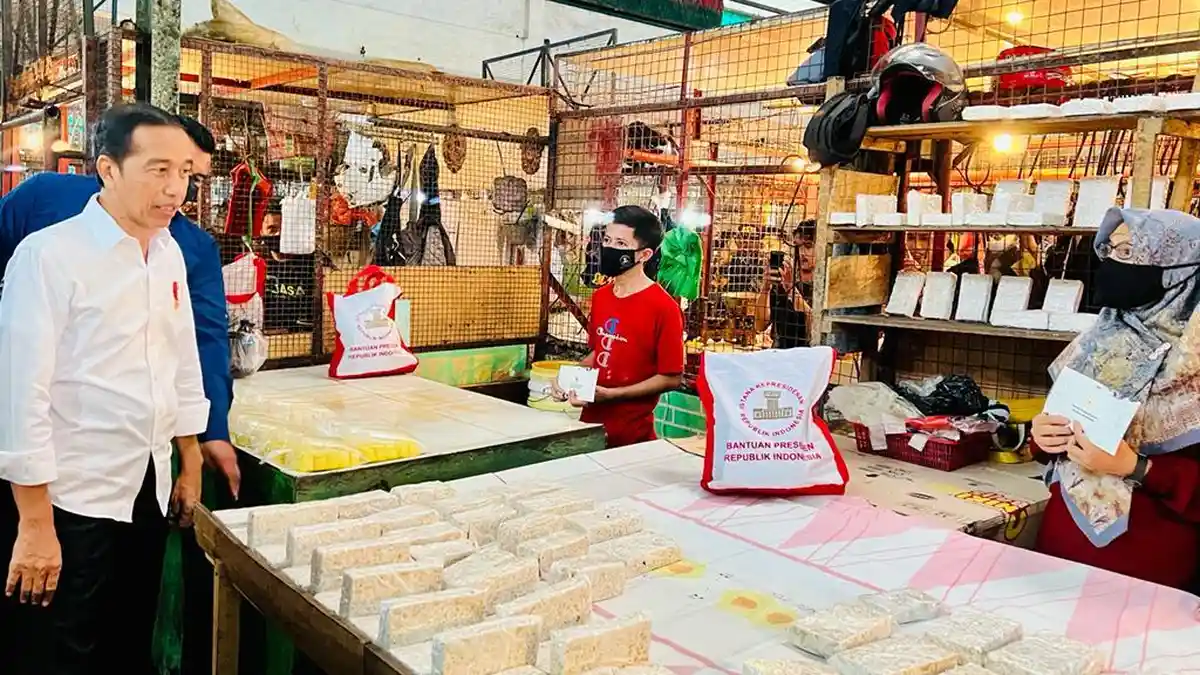 Jelang Libur Natal dan Tahun Baru, Presiden Cek Harga di Pasar Cigombong Bogor