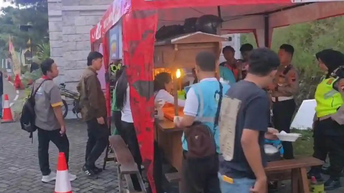 Angkringan Gratis Diserbu Pemudik di Rest Area KM 429 Tol Semarang-Solo