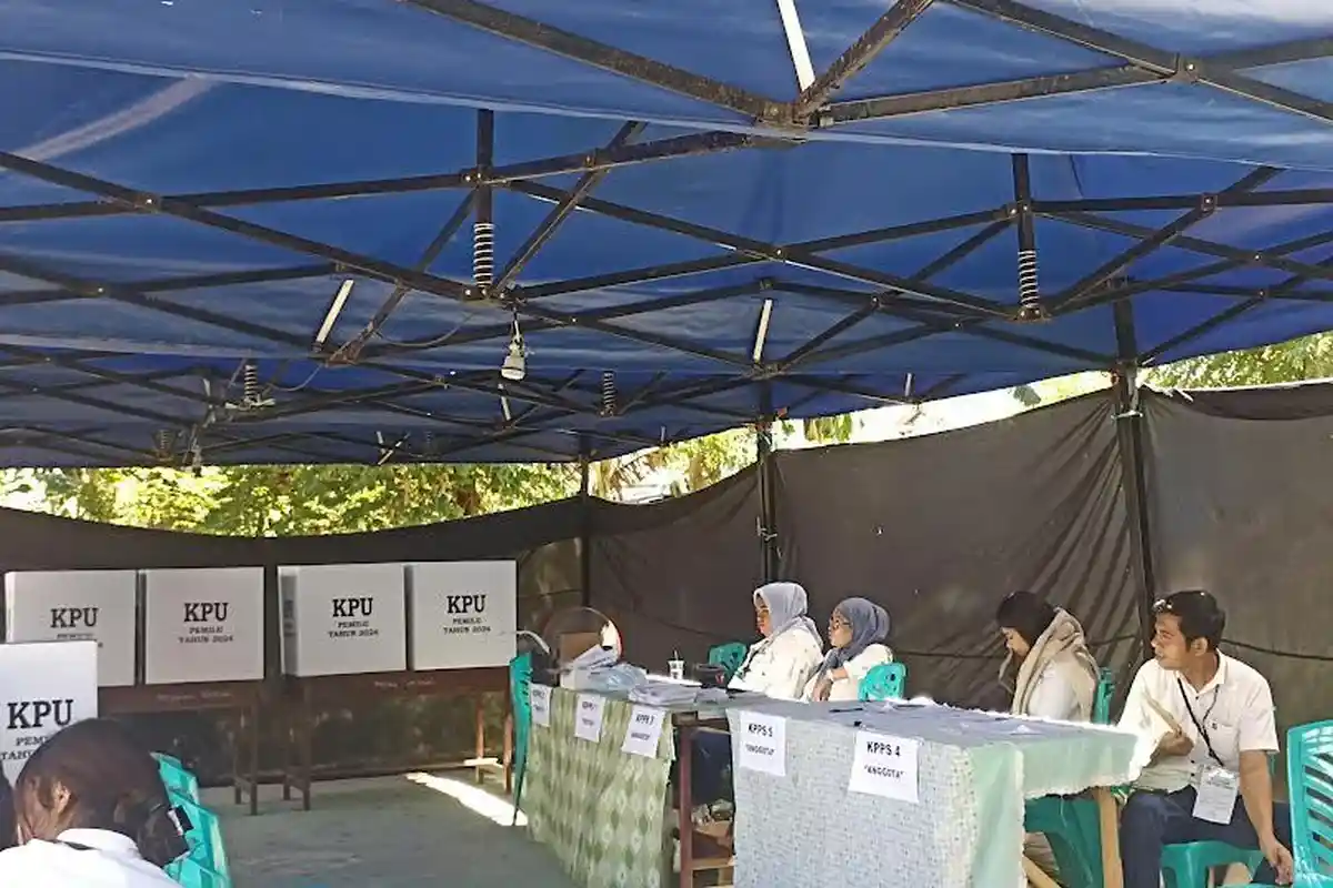 Warga Mencoblos Ulang Calon Presiden di TPS 041 Talise Palu