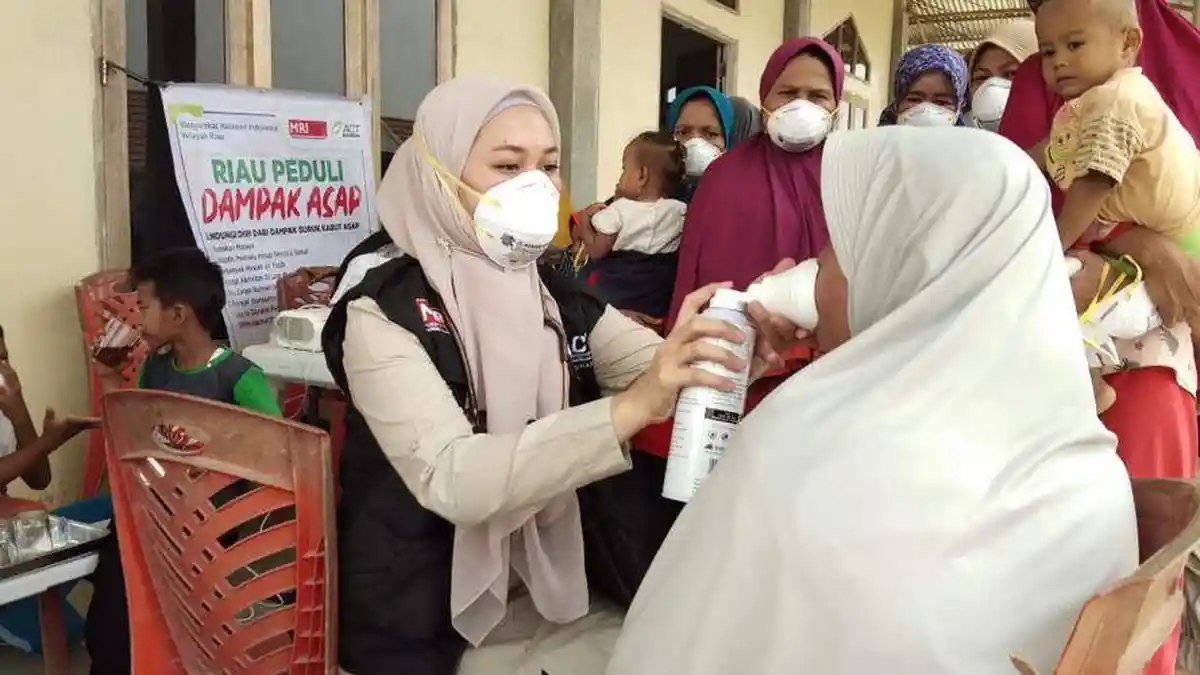 Status Asap Berbahaya, ACT Bagikan Ribuan Masker untuk Warga Terdampak