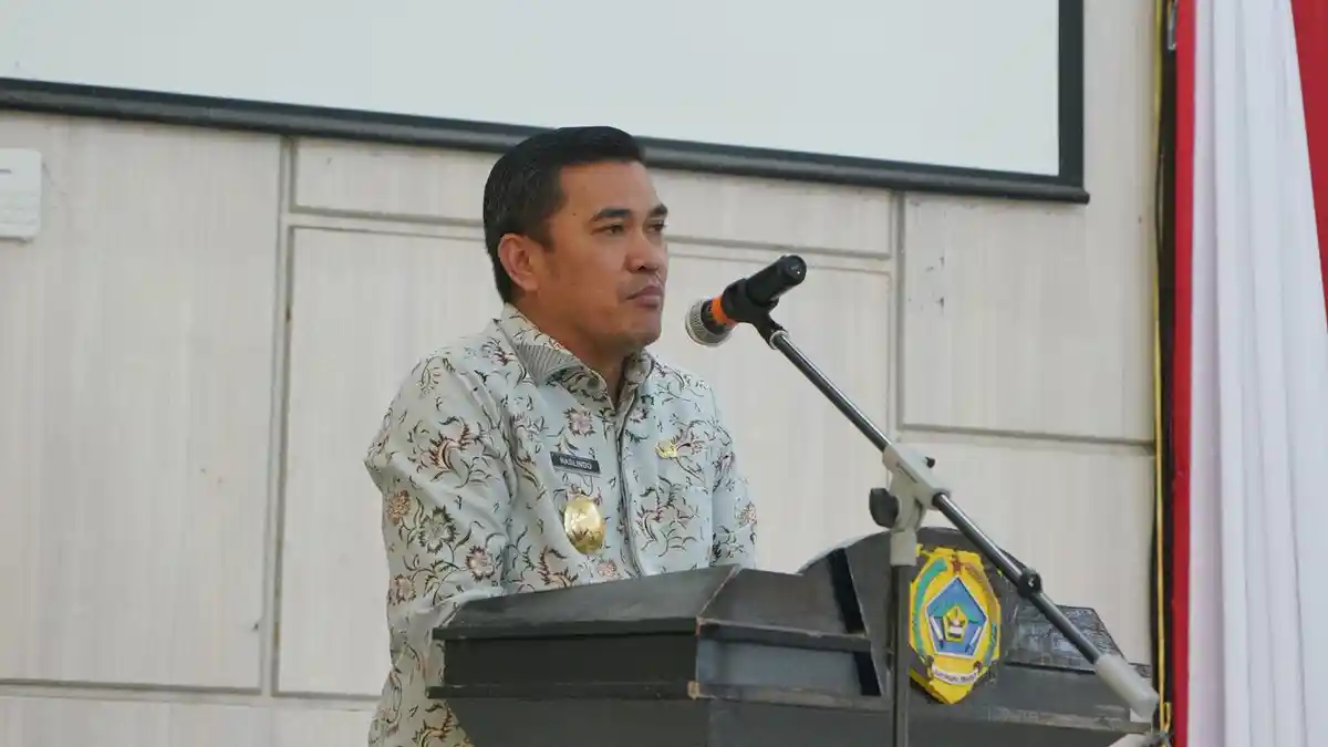 Pjs Bupati Naslindo Sirait Buka Sosialisasi Pengelolaan Dana BOS SMP dan SD Kabupaten Pakpak Bharat