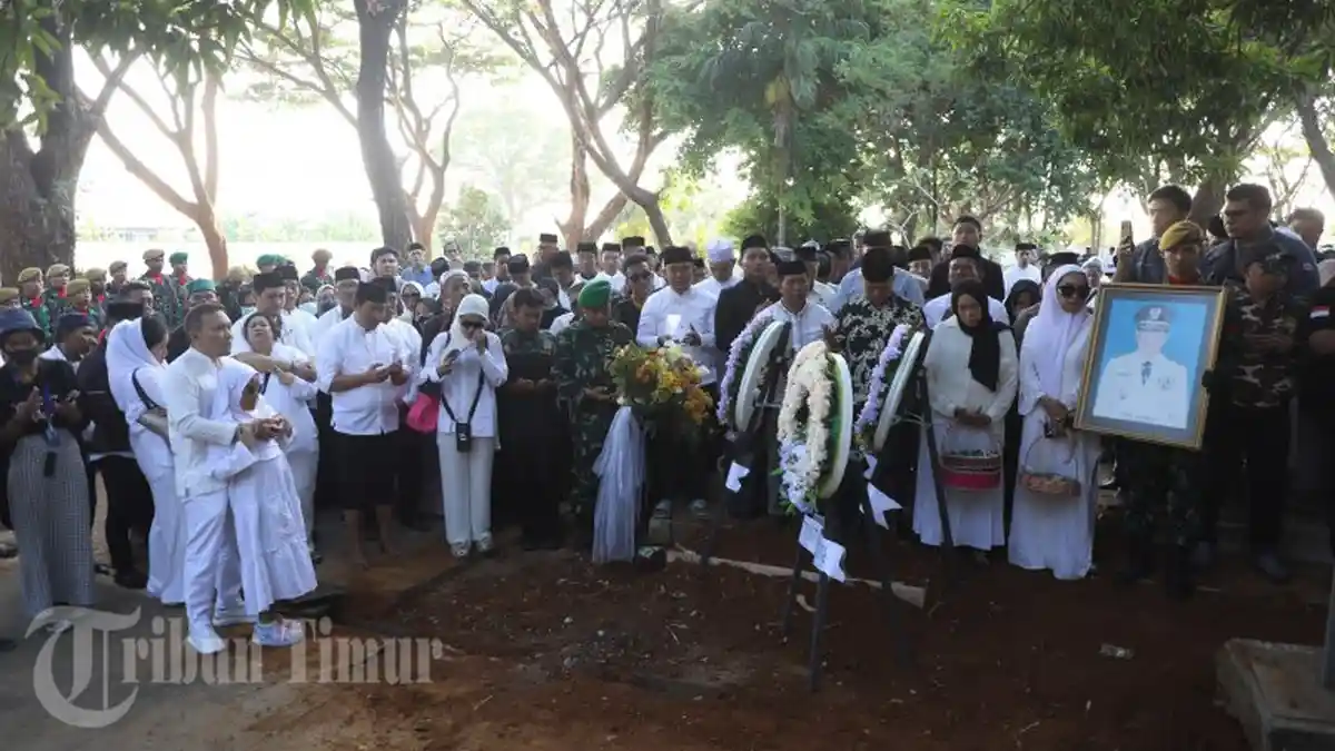 FOTO : Pemakaman Militer Amin Syam - pemakaman-aminsyam11.jpg