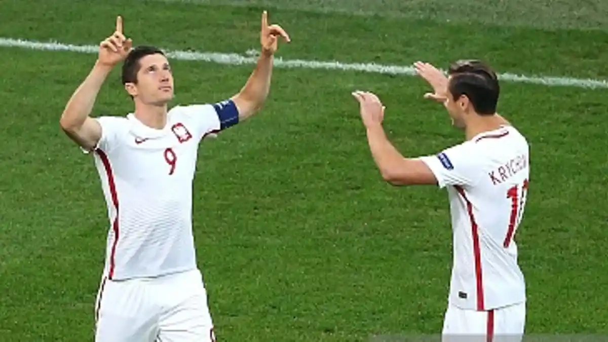 Polandia vs Portugal: Robert Lewandowski Bikin Gol Tercepat