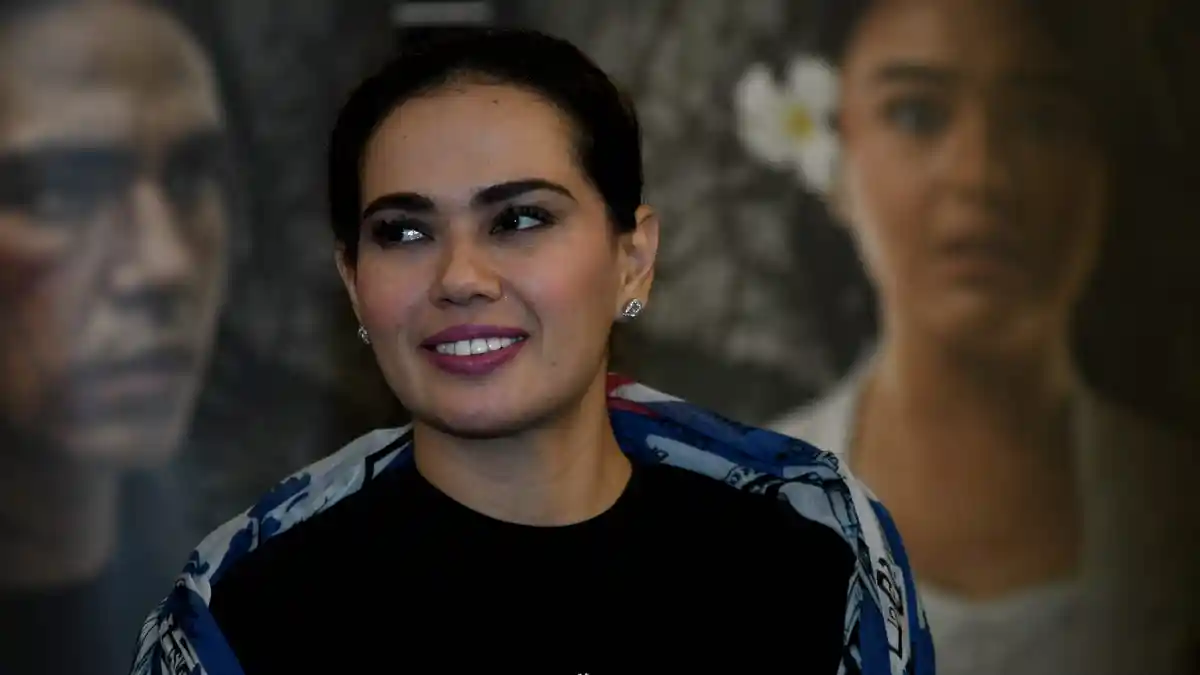 Catherine Wilson Merasakan Serunya Cari Pasangan di Aplikasi Kencan