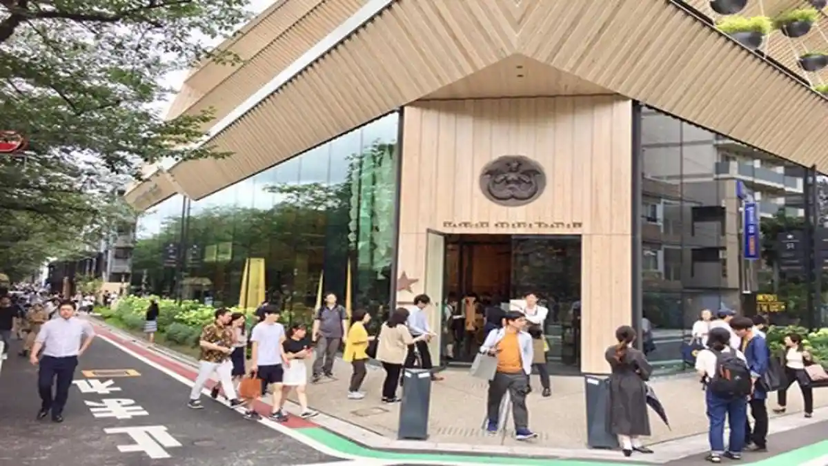 Bangun Starbucks Jepang Terbesar di Dunia Pakai 2 Kilometer Kayu Mendukung Desain Bangunan