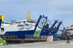 Kapal-kapal-besar-di-Pelabuhan-Bulusan-Banyuwangi.jpg