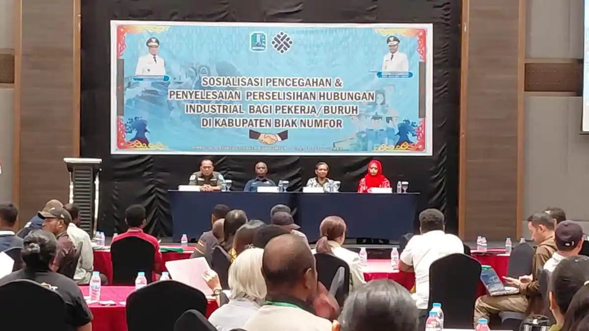 Pemkab Biak Latih Buruh Wujudkan Lingkungan Kerja Kondusif