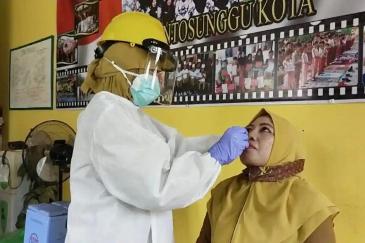 Sebelum Laksanakan Sekolah Tatap Muka, Guru dan Staf SDN No 48 Bontosunggu Jalani Swab Test