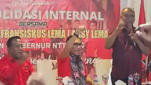 Cagub-NTT-Ansy-Lema-di-Kantor-DPC-PDIP-Sikka-melakukan-konsolisasi.jpg