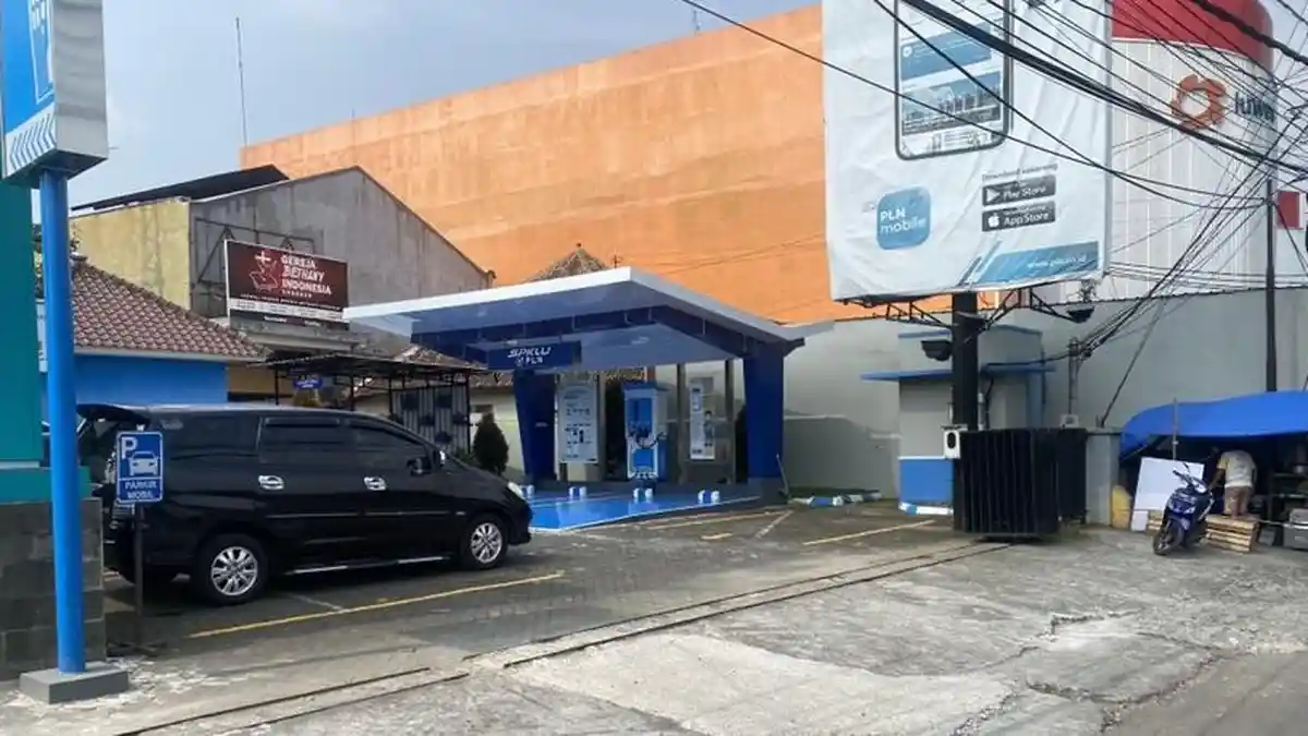 Jalur Semarang-Solo Kini Punya Stasiun Pengisian Kendaraan Listrik di Ungaran