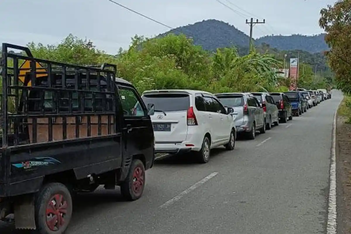 Krisis BBM, Antrean Panjang Kembali Terjadi di SPBU Jagong Jeget, Aceh Tengah