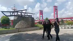 Tugu-Perahu-Plaza-16-Ilir.jpg