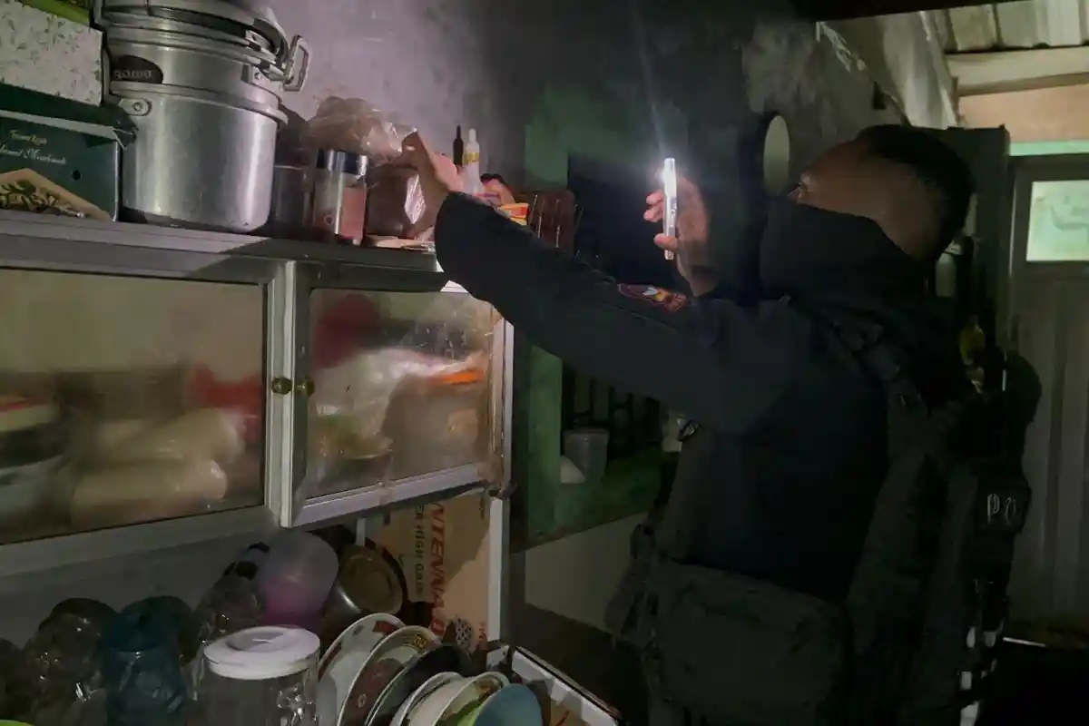 Lansia di Solo Nekat Jual Miras Saat Ramadan, Endingnya Kicep Digelandang Tim Sparta