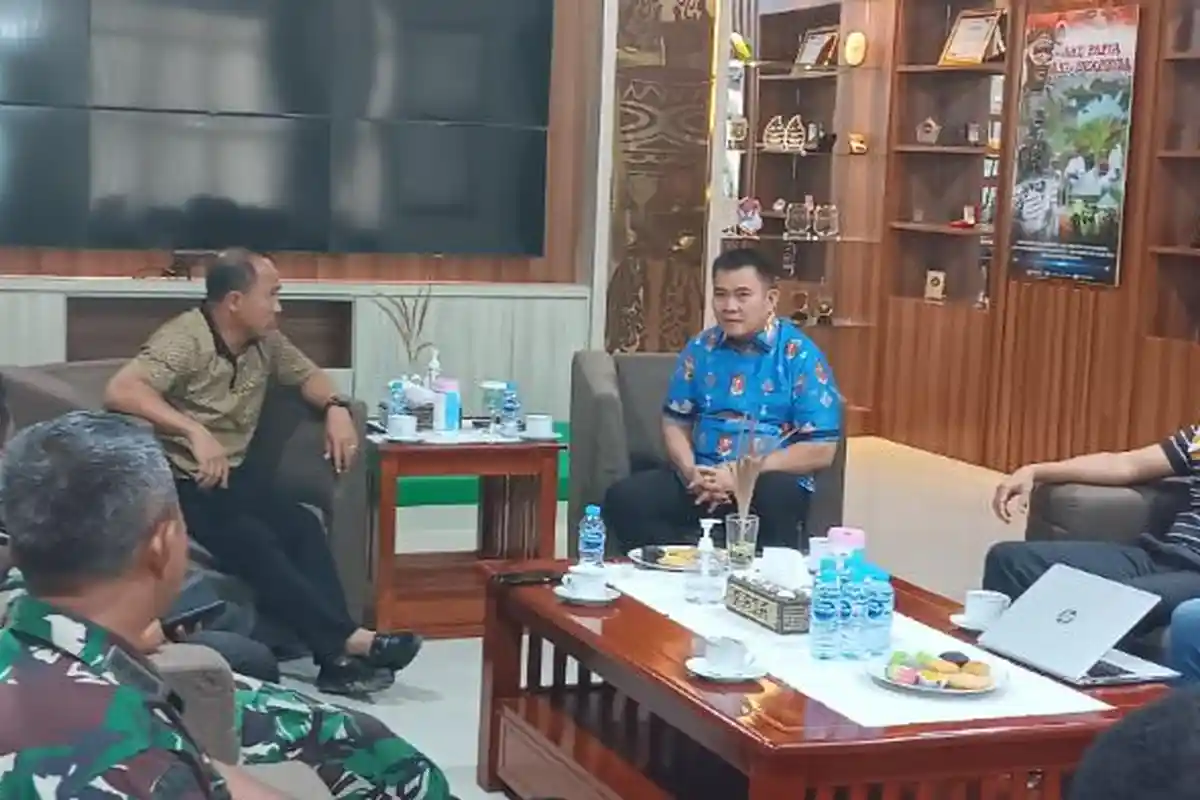 PJ Bupati Maybrat Tingkatkan Kesejahteraan Masyarakat Lewat Aliran Listrik, 'Prioritaskan Kampung'