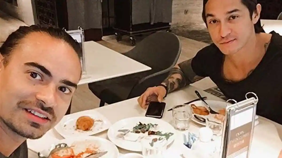 Sempat Jadi Rival, Miller Khan 'Kesal' Ditinggal Wafat Ashraf Sinclair: Gak Ada Pamit Main Pergi Aja
