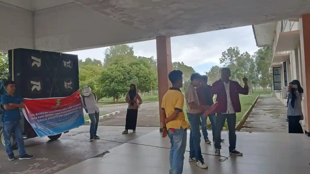 Demo di DPRD, IMM Buru: Bella Shofie Pentingkan Kecantikan Dibanding Urus Rakyat
