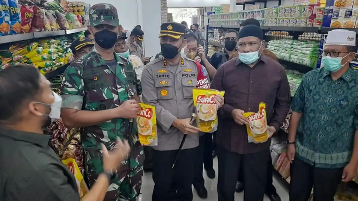Warga Bireuen Sulit Peroleh Minyak Goreng Murah, Kapolres Lhokseumawe Cek Stok Sembako