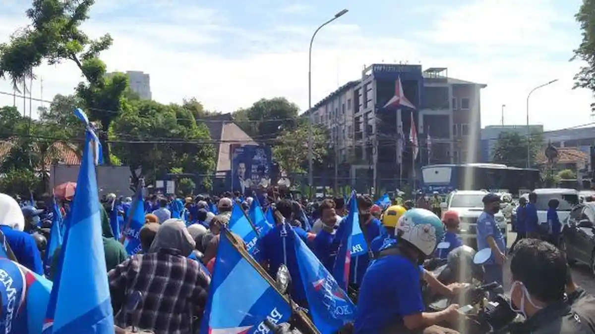 Kawal AHY Sambangi Kemenkumham, Kader Padati Gedung DPP Partai Demokrat