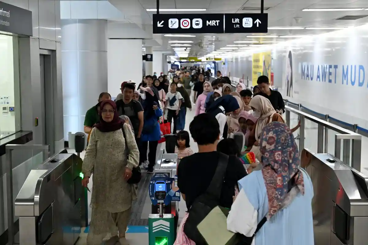 Peringati Hari Kartini, Semua Perempuan Gratis Naik MRT, LRT dan TransJakarta