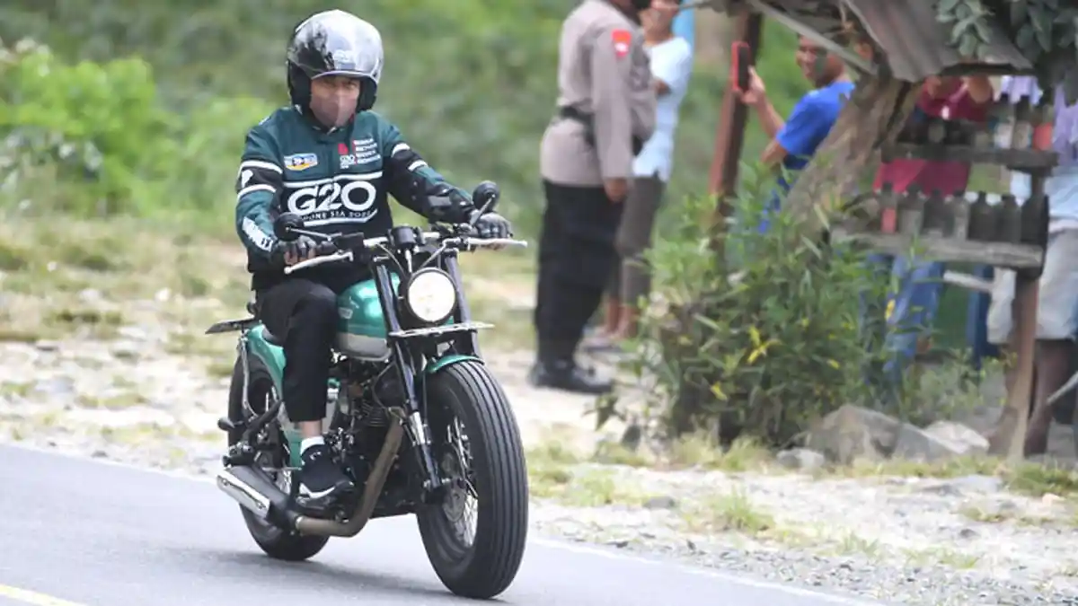 Kunjungan Kerja Naik Motor, Presiden Jokowi: Udara Danau Toba Segar Sekali
