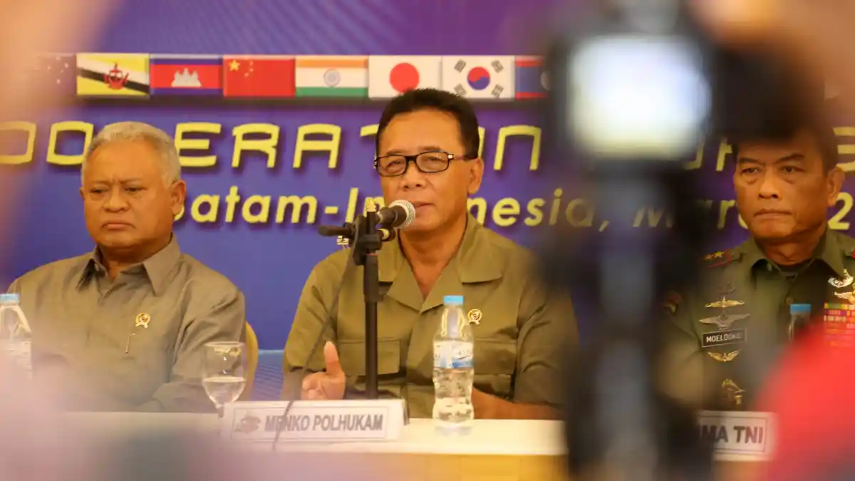 Menkopolhukam Datang ke Mabes Polri Pastikan Pileg Aman