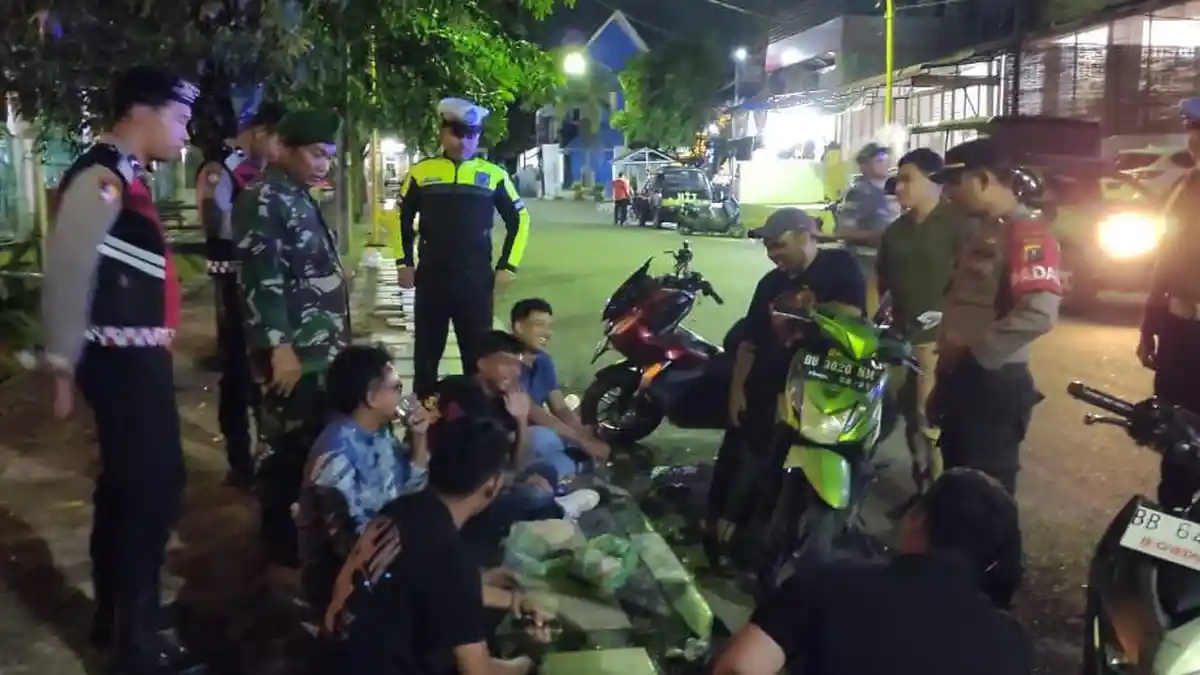 Cegah Kejahatan Jalanan Satuan Lalu Lintas Polres Sibolga Patroli Blue Light