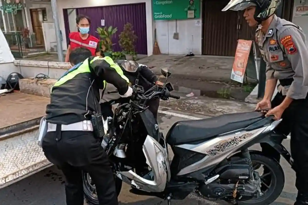 Kecelakaan di Hari Lebaran, Honda Beat Tabrak Pejalan Kaki di Karanganyar: 2 Orang Dilarikan ke RS