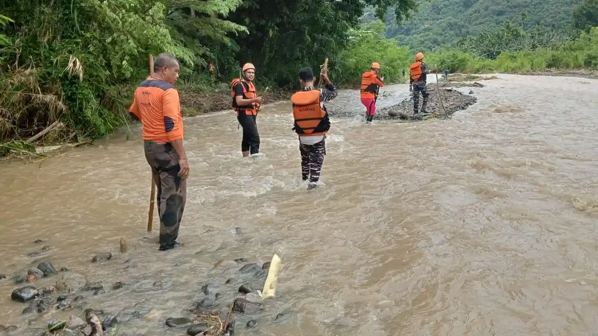Warga Alor Terseret Arus Sungai, Keluarga Hanya Temukan Ayam dan Mantel