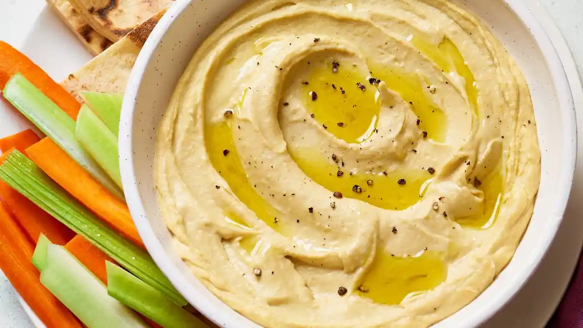 Hidangan Terakhir Aziz di MasterChef Indonesia, Intip Resep Hummus dan Flatbread yang Menggoda