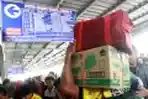Suasana Arus Mudik Lebaran di Stasiun KA Senen