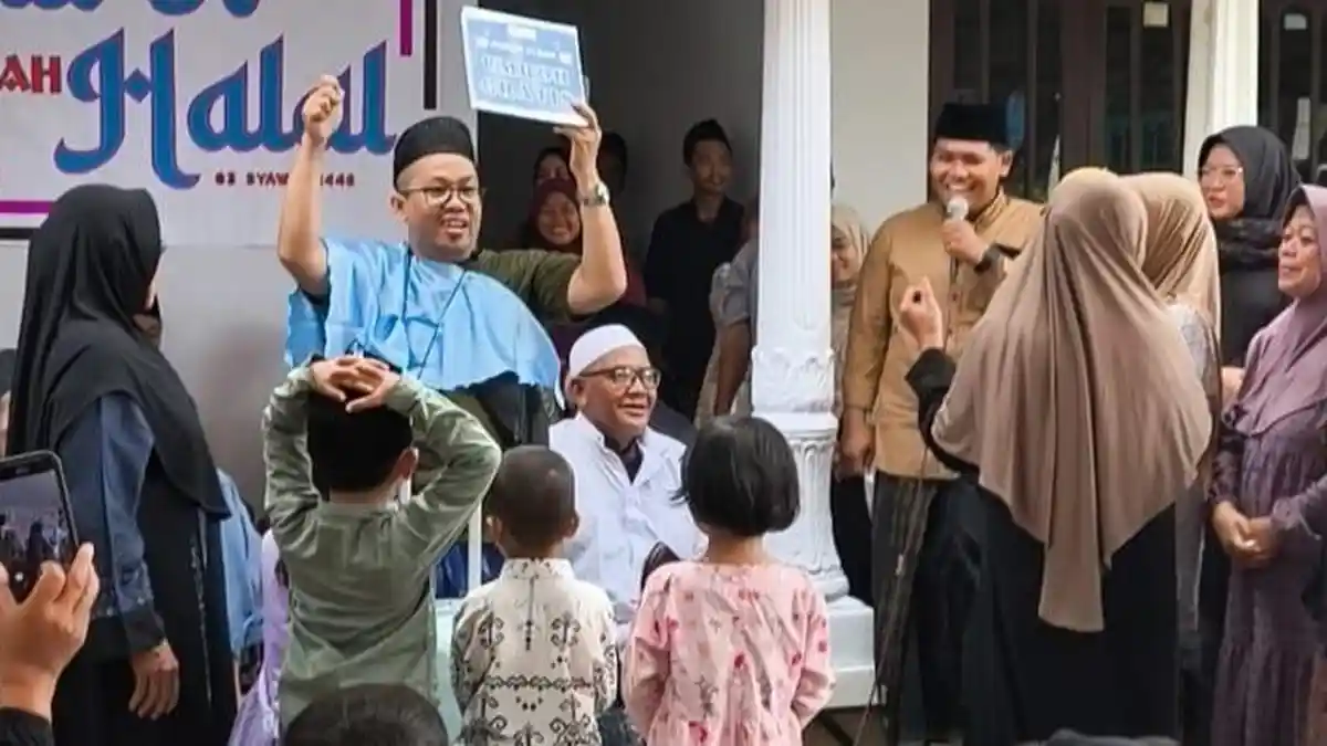 Wow! Halalbihalal Keluarga di Bangkalan Madura Berhadiah Umroh