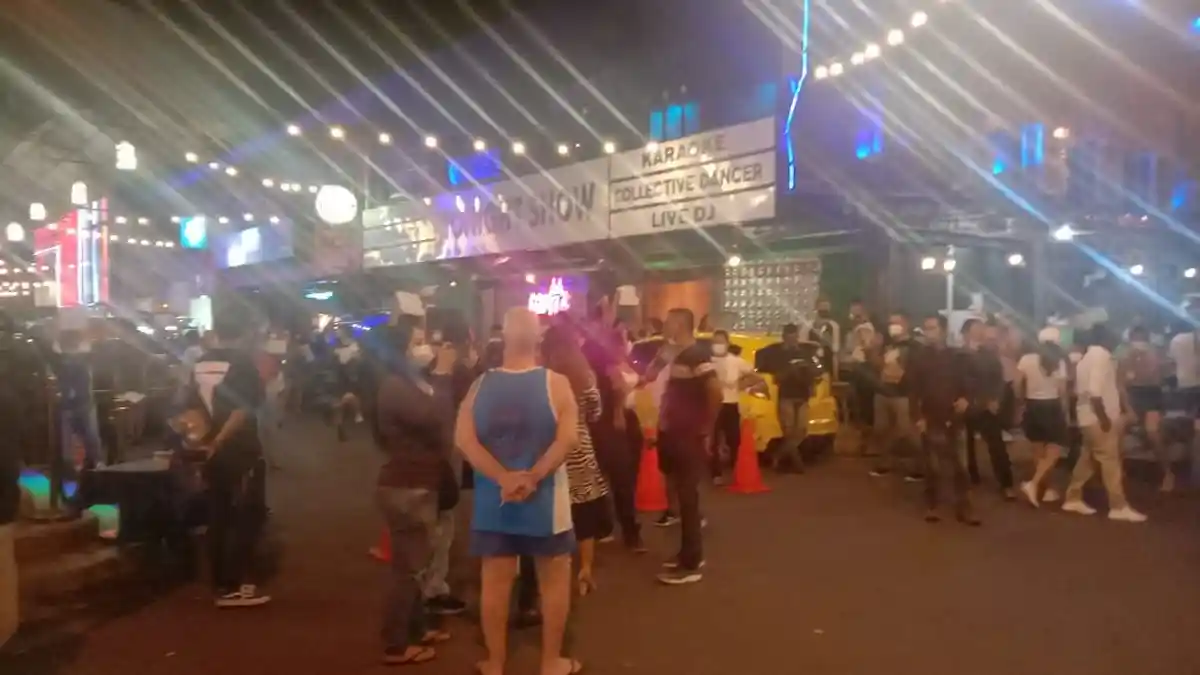 Kampung Bule di Nagoya Batam, Citra Dunia Malam hingga Pekerja Wanita Berdemo 'Cuma' Cari Makan